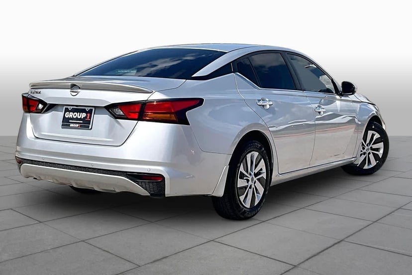 2023 Nissan Altima - Image 3
