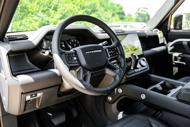 2026 Land Rover Defender 110 X-Dynamic SE 4D Sport Utility White - Image 3