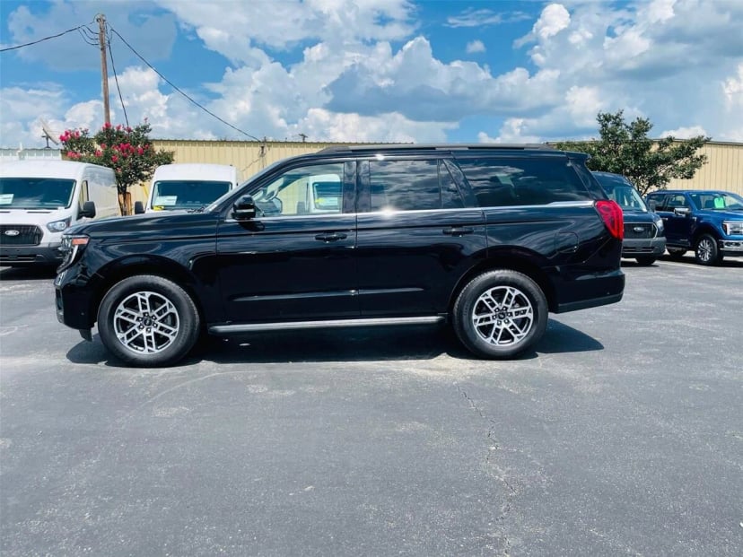 2025 Ford Expedition - Image 3