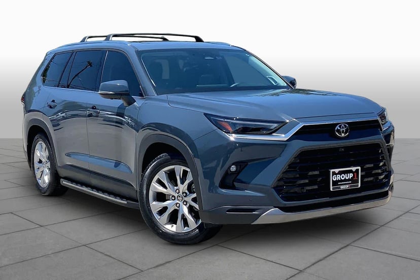 2025 Toyota Grand Highlander - Image 2
