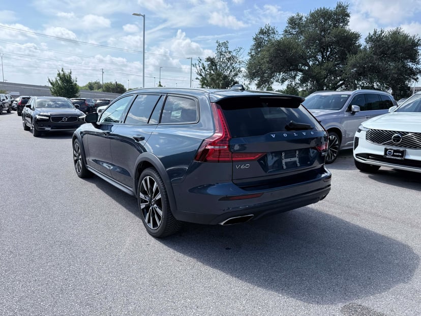 2020 Volvo V60CC - Image 3