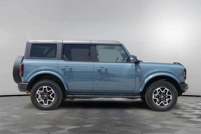 2022 Ford Bronco - Image 1