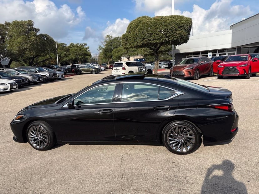 2024 Lexus ES - Image 1