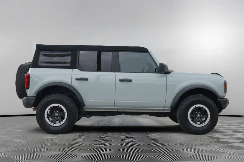 2021 Ford Bronco - Image 2