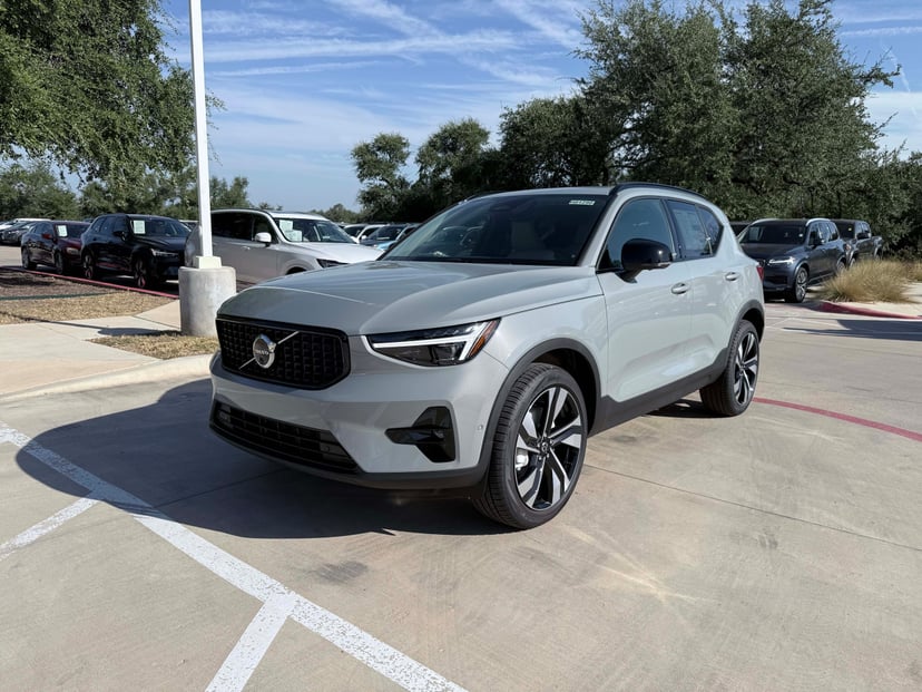 2026 Volvo XC40 - Image 1