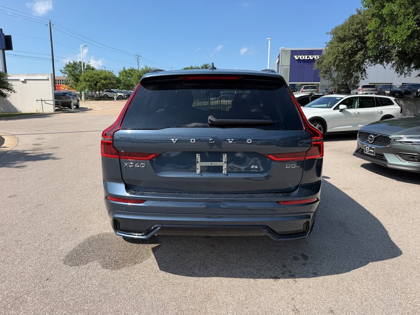 2026 Volvo XC60 - Image 3