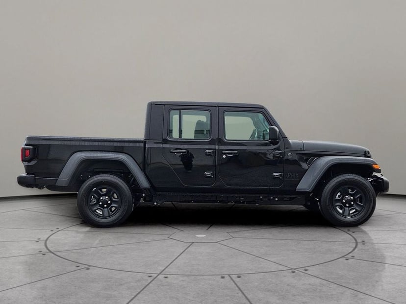 2026 Jeep Gladiator - Image 2
