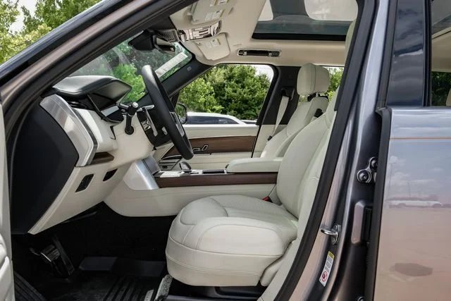 2026 Land Rover Range Rover - Image 3