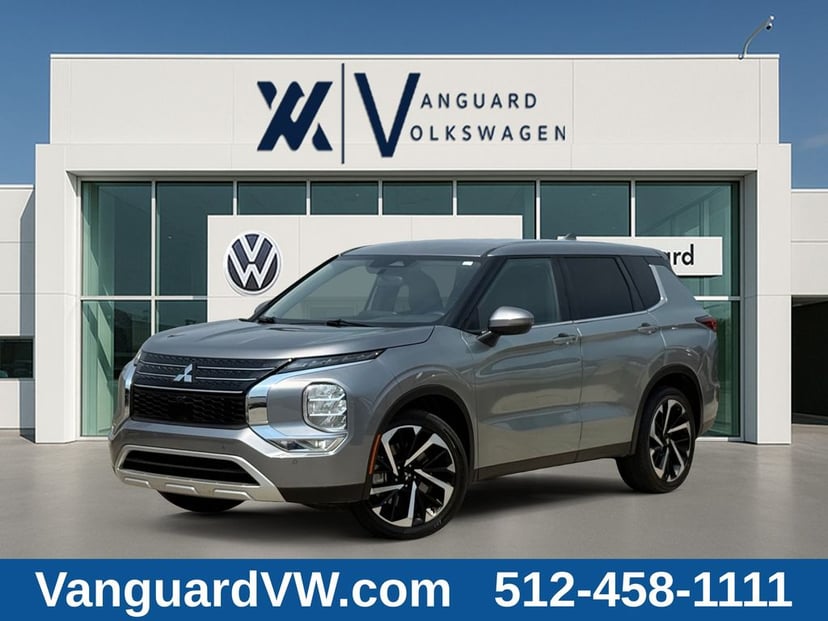 2023 Mitsubishi Outlander - Image 1
