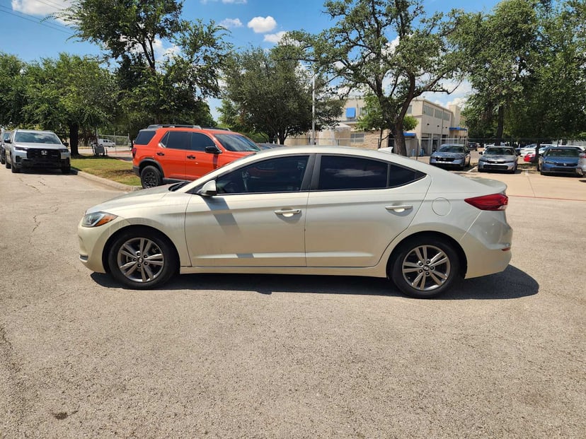 2017 Hyundai Elantra - Image 3