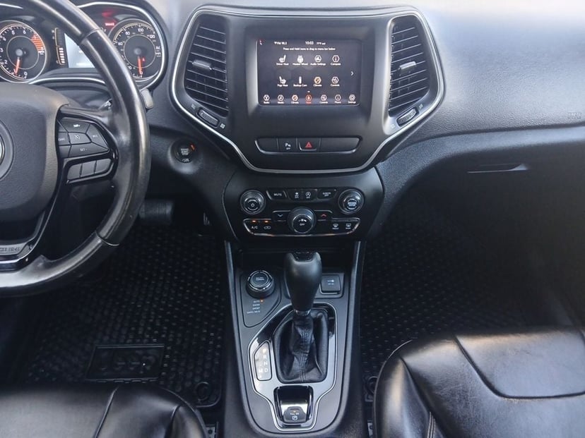 2019 Jeep Cherokee - Image 3