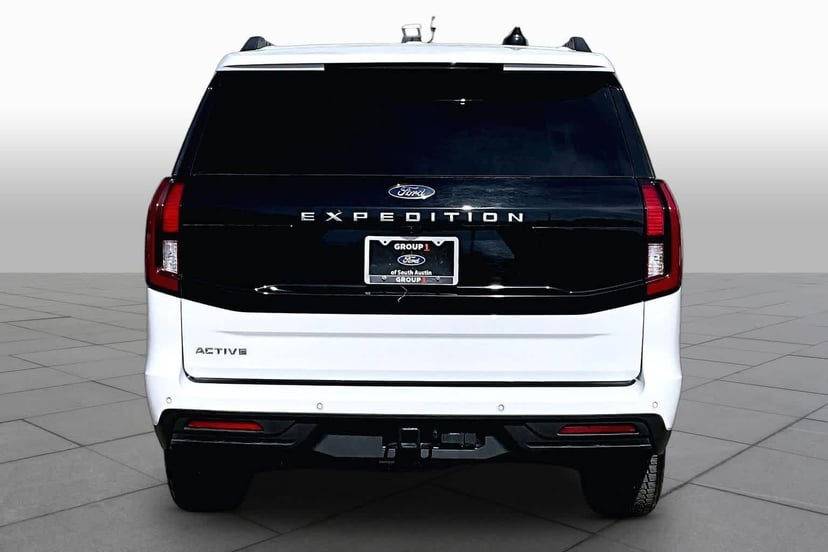 2025 Ford Expedition - Image 2