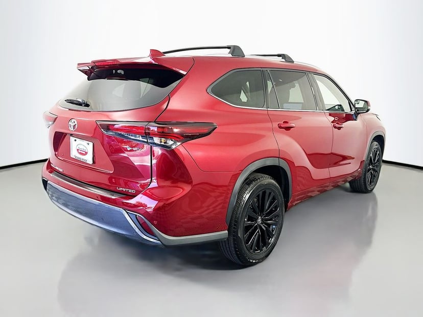 2026 Toyota Highlander - Image 2