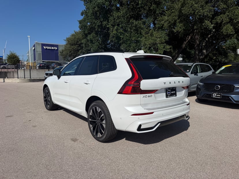 2026 Volvo XC60 - Image 3