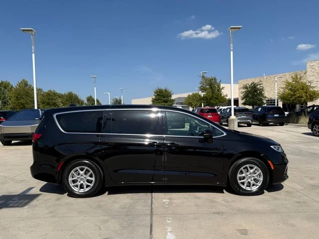 2024 Chrysler Pacifica - Image 3