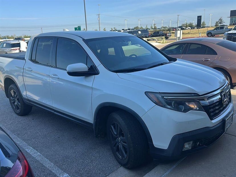 2018 Honda Ridgeline - Image 2