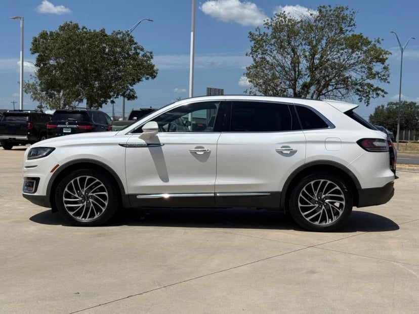 2019 Lincoln Nautilus - Image 2