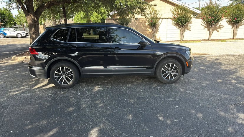 2021 Volkswagen Tiguan - Image 2