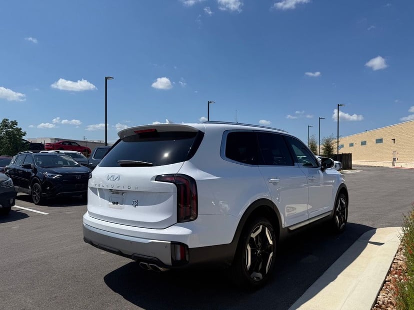 2023 Kia Telluride - Image 3