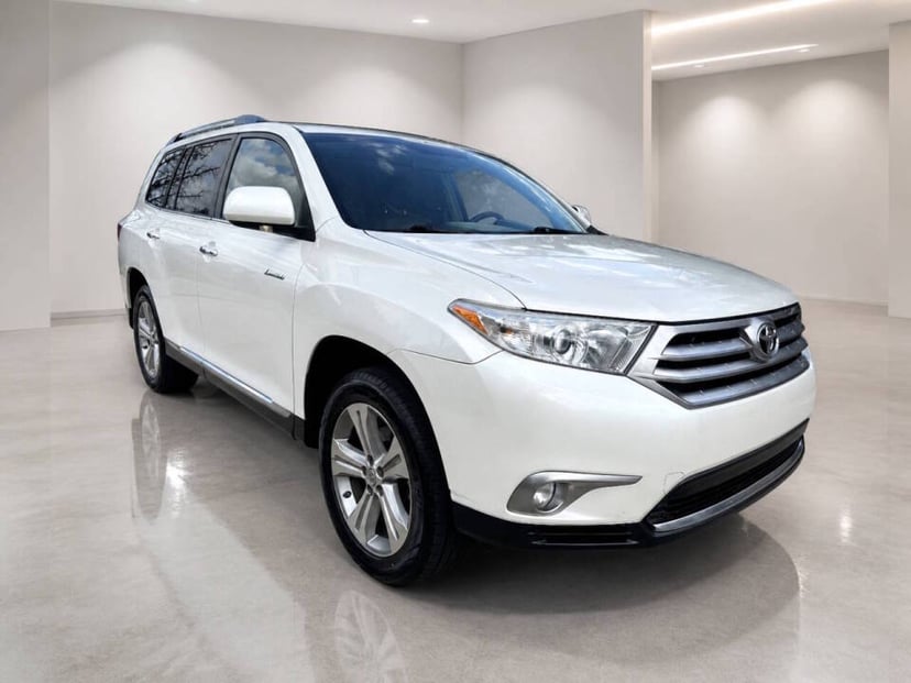 2013 Toyota Highlander - Image 1