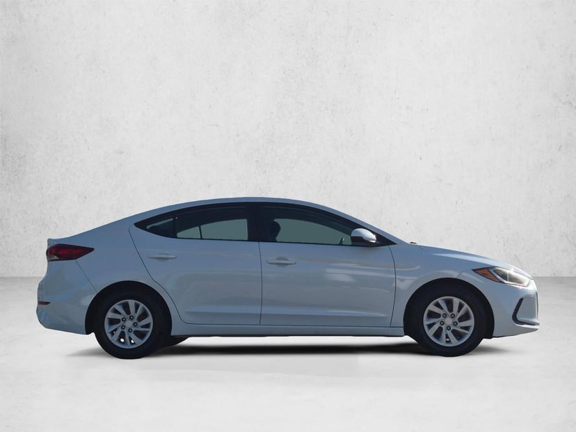 2018 Hyundai Elantra - Image 2