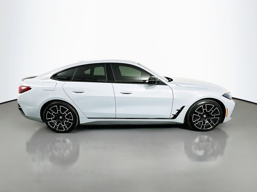 2025 BMW i4 - Image 3
