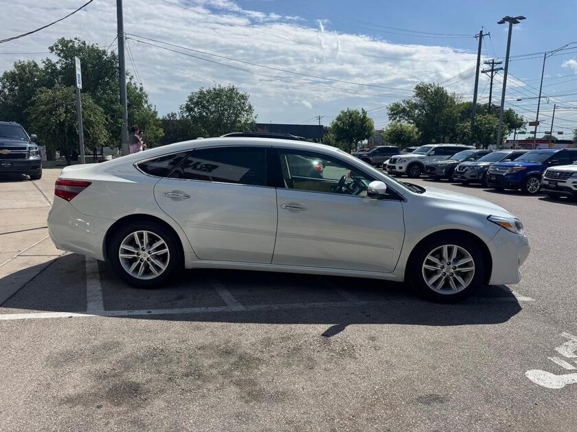 2015 Toyota Avalon - Image 3