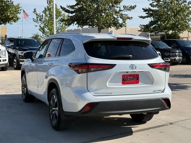 2026 Toyota Highlander - Image 2