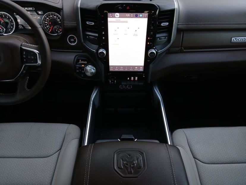 2025 Ram 1500 - Image 3