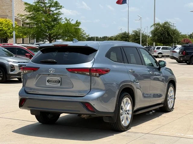 2020 Toyota Highlander - Image 2