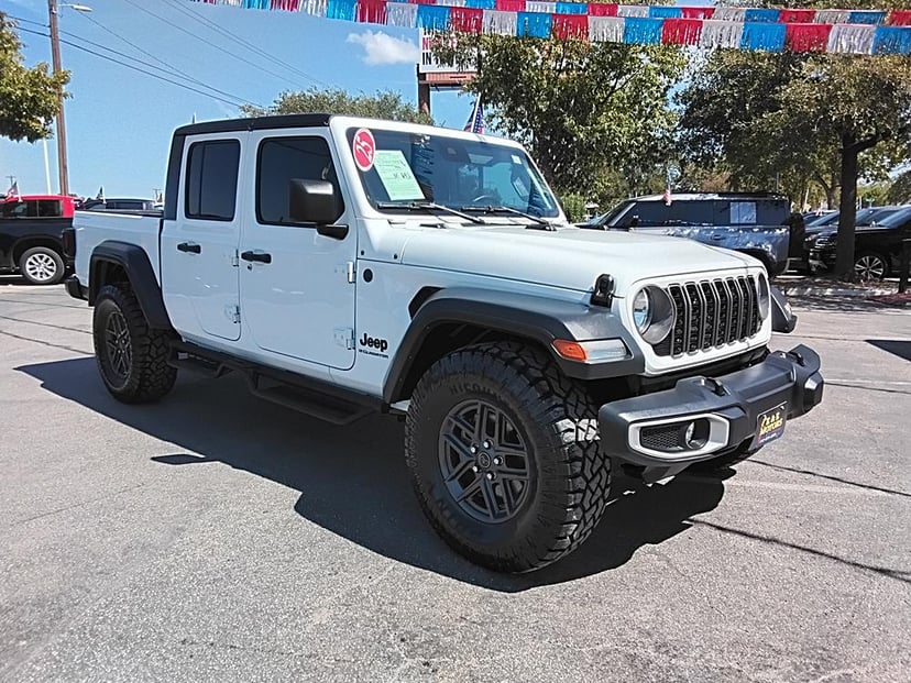 2025 Jeep Gladiator - Image 1
