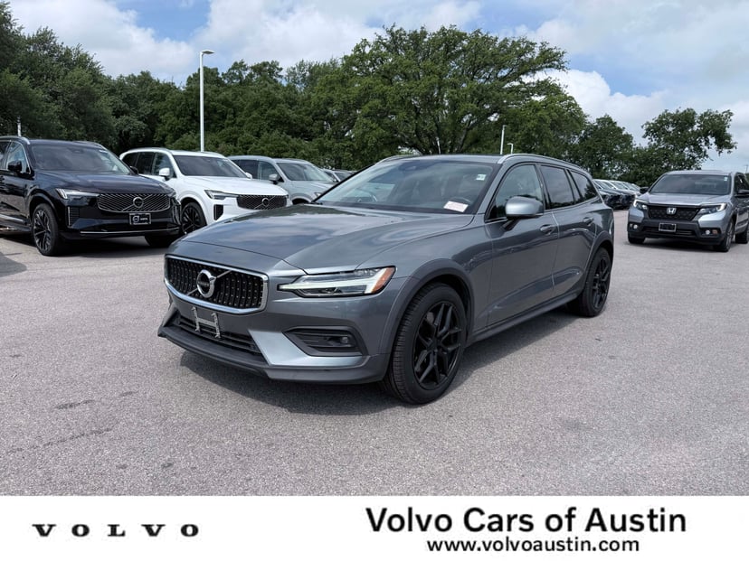 2021 Volvo V60 Cross Country - Image 2