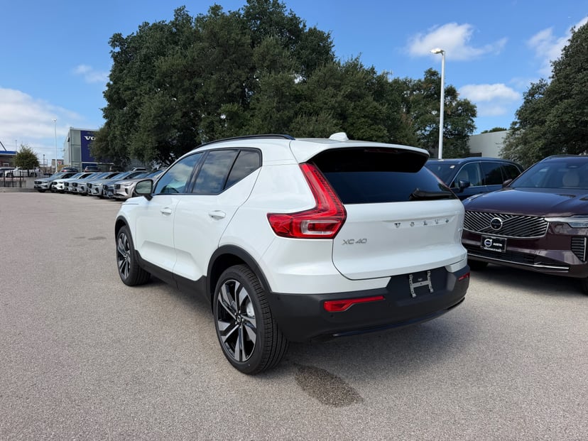 2026 Volvo XC40 - Image 3