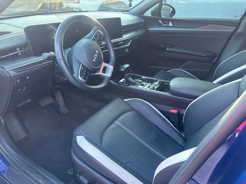 2025 Kia K5 - Image 2