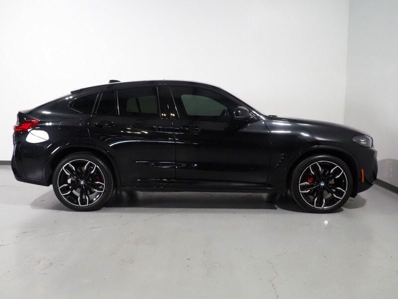 2024 BMW X4 M40i AWD - Image 2