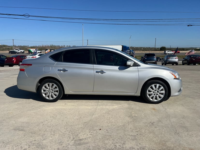 2014 Nissan Sentra - Image 2