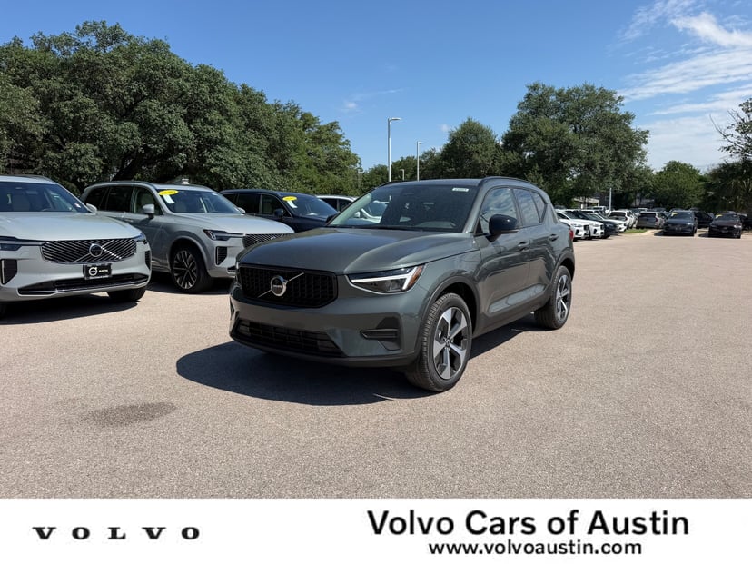 2026 Volvo XC40 - Image 2
