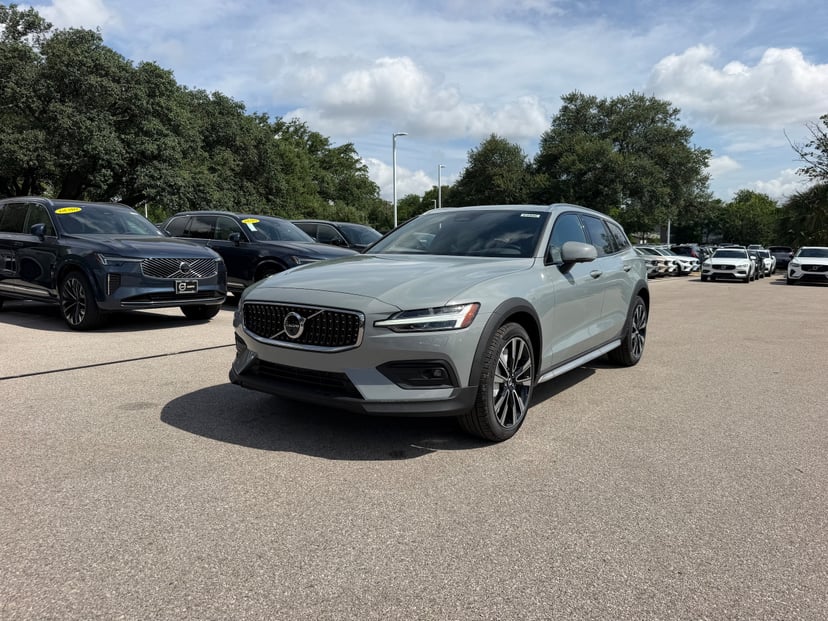 2026 Volvo V60 Cross Country - Image 1