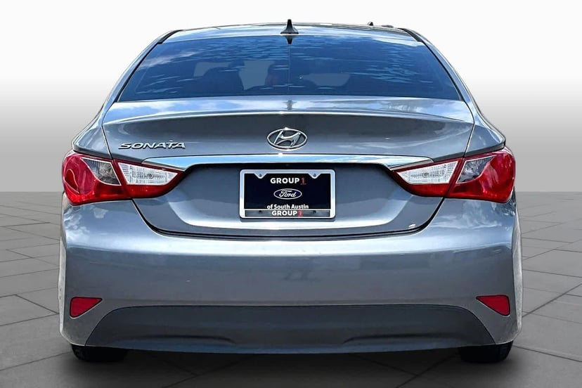 2014 Hyundai Sonata - Image 2