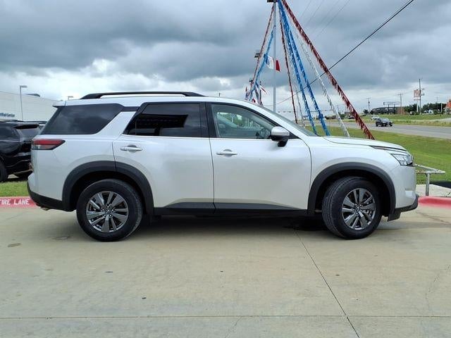 2025 Nissan Pathfinder - Image 2