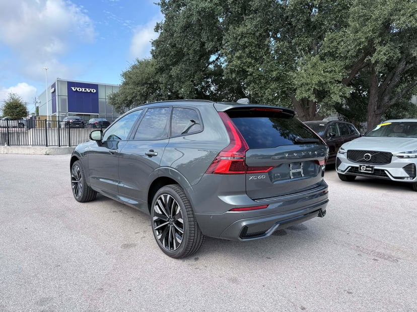 2026 Volvo XC60 - Image 3