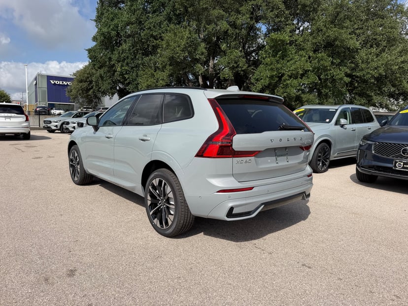 2026 Volvo XC60 - Image 2