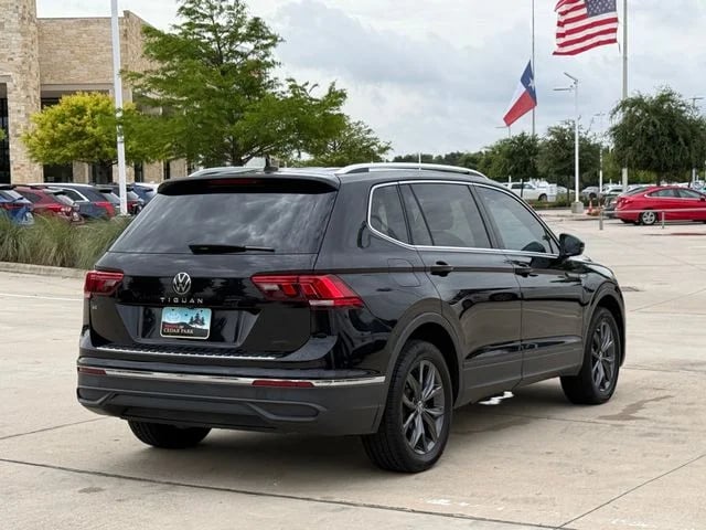 2022 Volkswagen Tiguan - Image 2