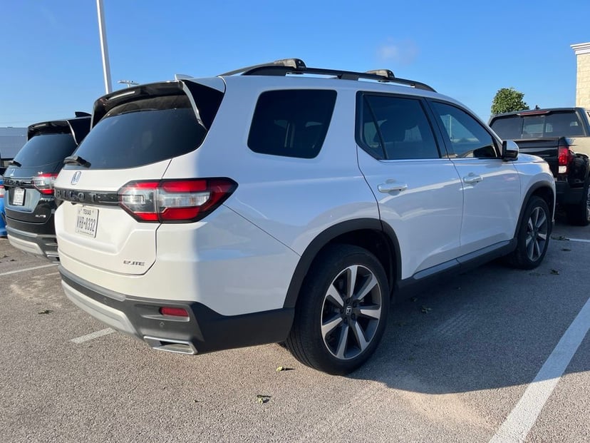 2025 Honda Pilot - Image 2