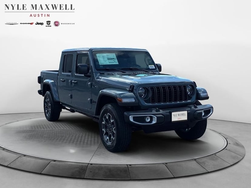 2026 Jeep Gladiator - Image 2