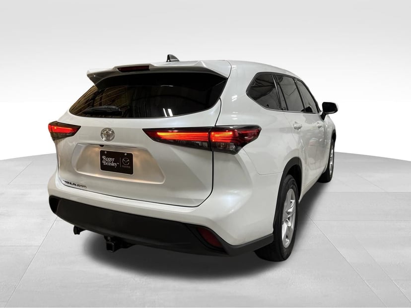 2022 Toyota Highlander - Image 3