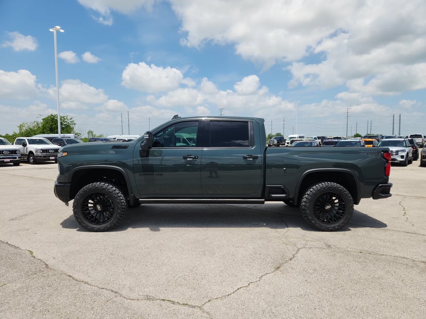 2026 Chevrolet Silverado 2500 HD - Image 2