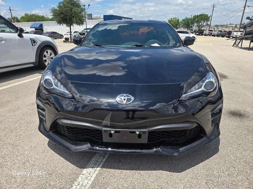 2017 Toyota 86 - Image 3