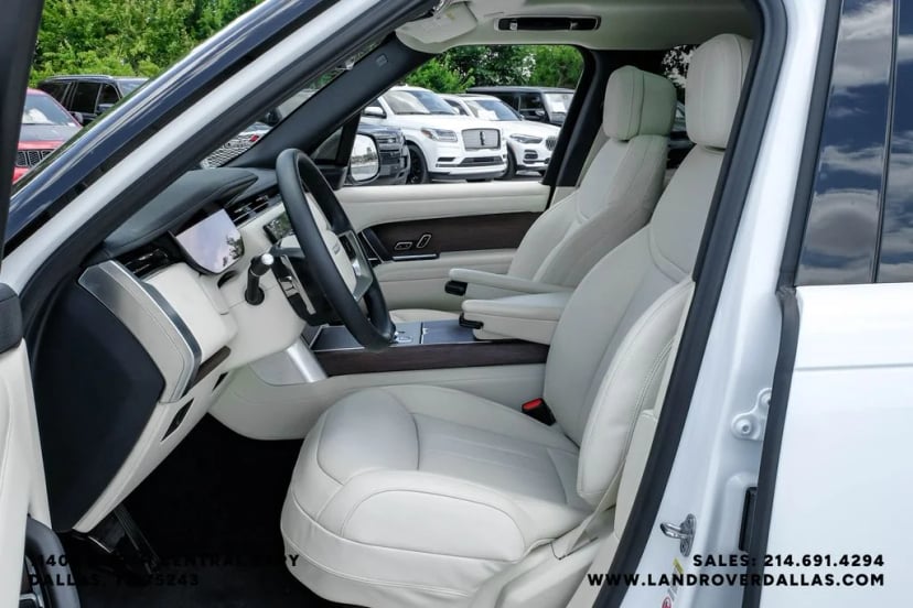 2025 Land Rover Range Rover - Image 3