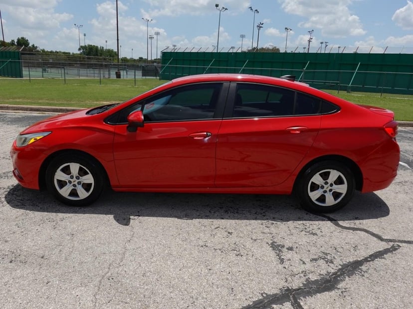 2017 Chevrolet Cruze - Image 3